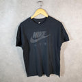 Vintage Nike Spellout Club T Shirt Men’s Medium Black Logo Swoosh Athletic C9783