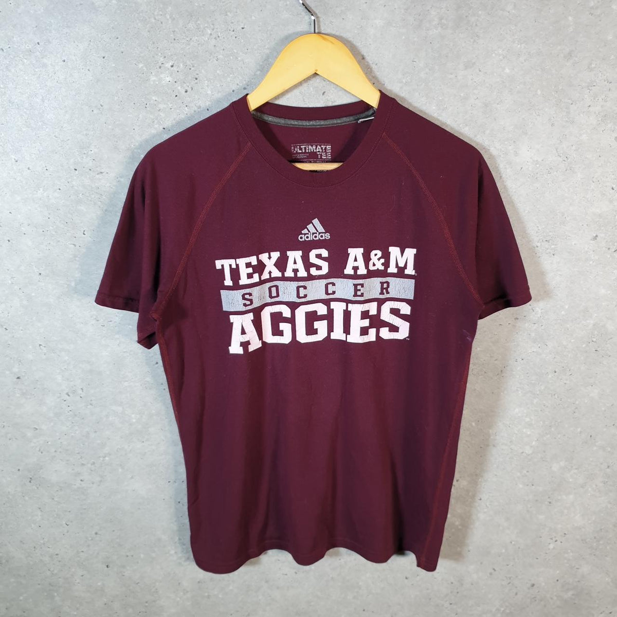 Vintage Adidas Ultimate Texas Aggies T Shirt Men’s Medium Burgundy Three Stripes Logo Athletic