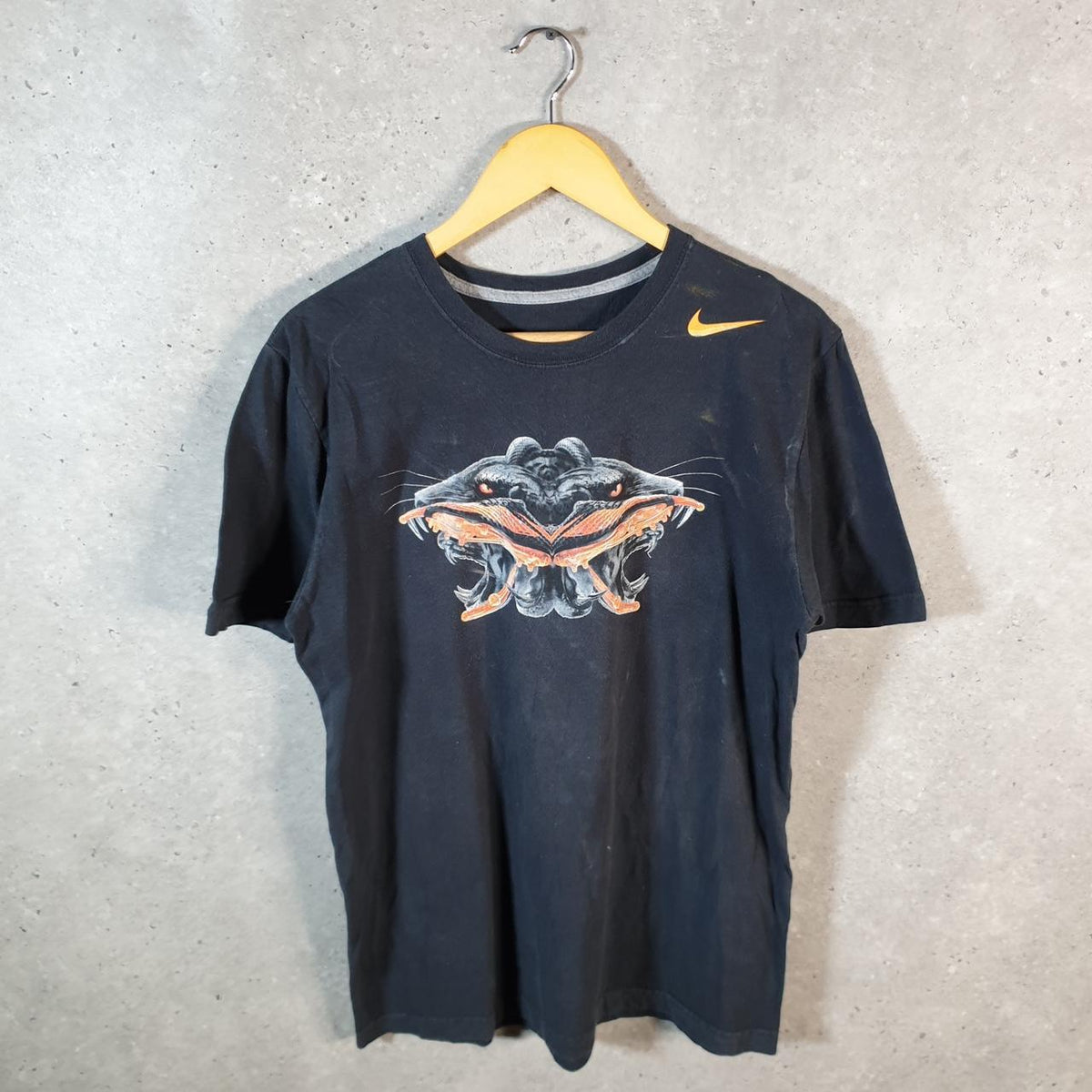 Vintage Nike Dragon Demon Graphic T Shirt Men’s Medium Black Logo Swoosh Athletic