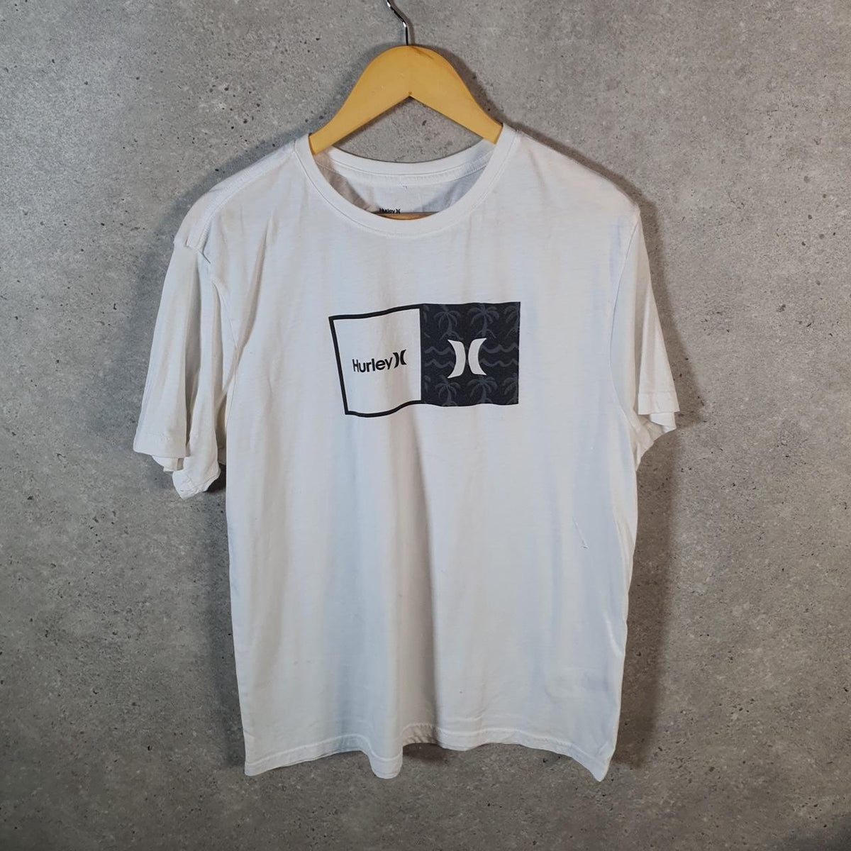 Vintage Hurley Spellout T Shirt Men’s White Large Casual Sports Logo Athletic