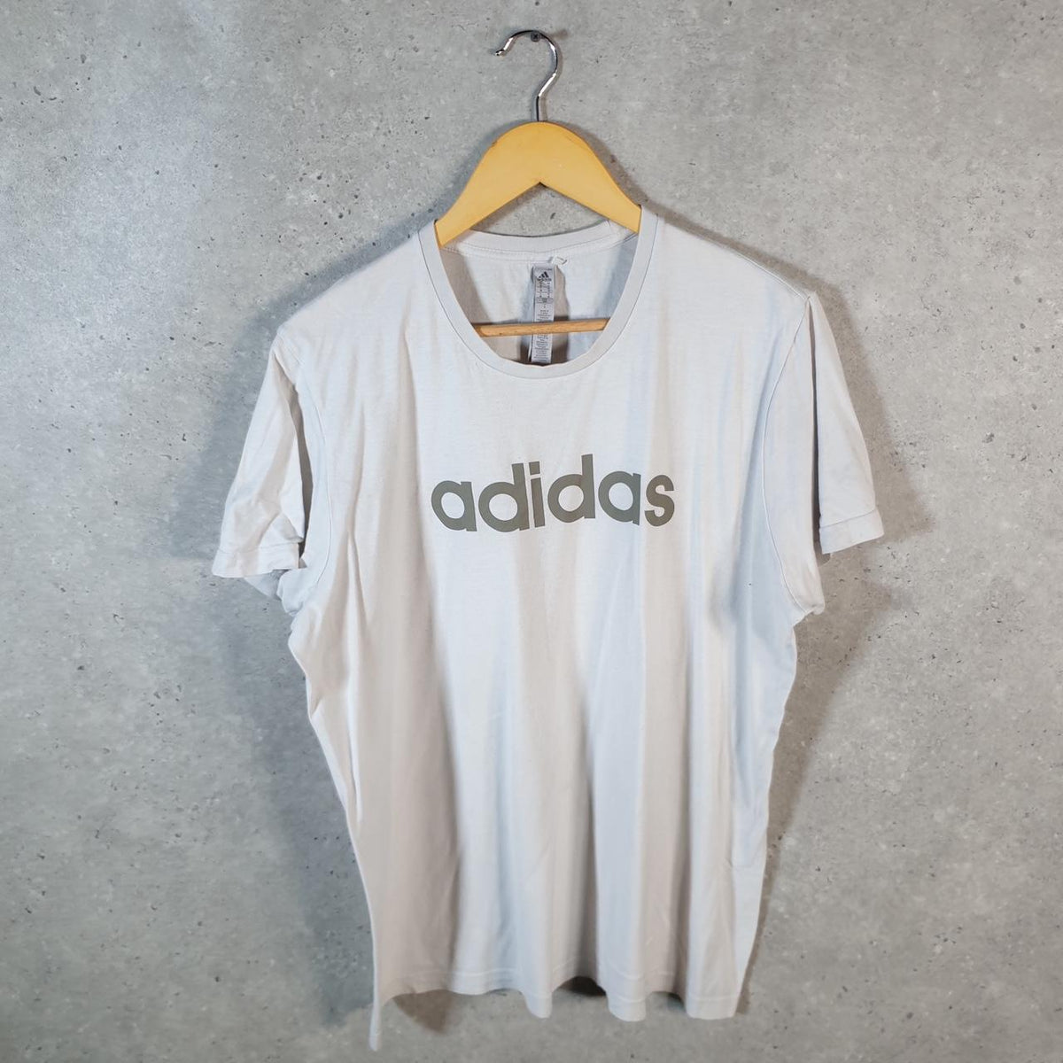 Vintage Adidas Spellout T Shirt Shirt Men’s Medium White Three Stripes Logo Athletic C9699