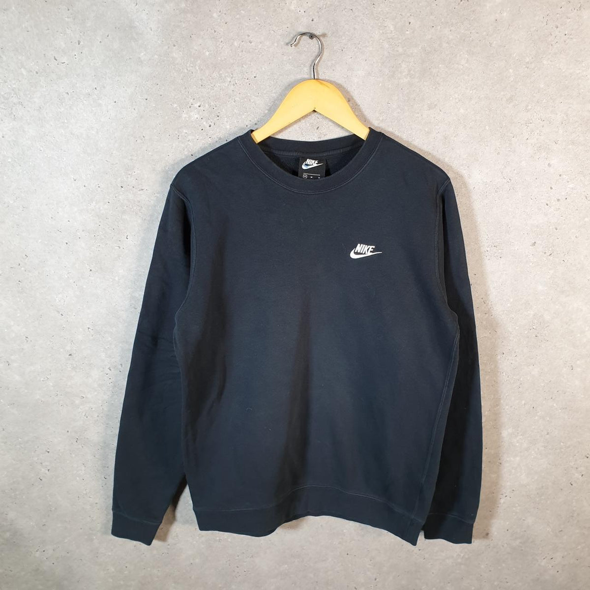 Vintage Nike Club Embroidered Sweatshirt Men’s Medium Black Swoosh Y2K Pullover