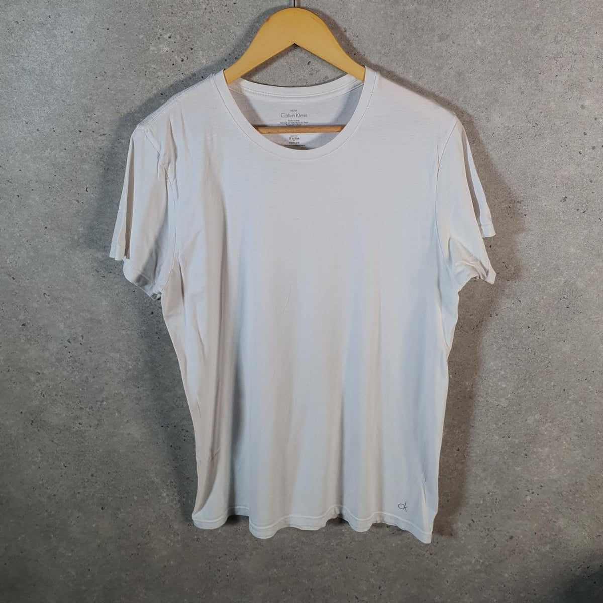 Vintage Calvin Klein Spellout T Shirt Men’s Medium White Casual Sports
