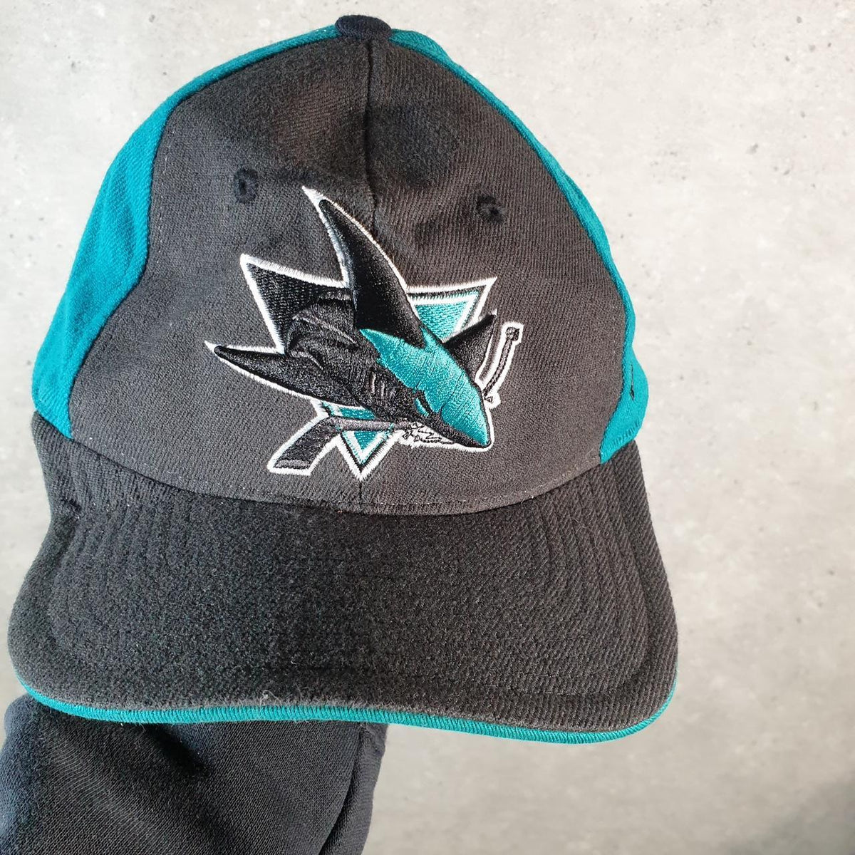 Vintage NHL San Jose Sharks Medium Cap Men’s USA Spellout Athletic C8535