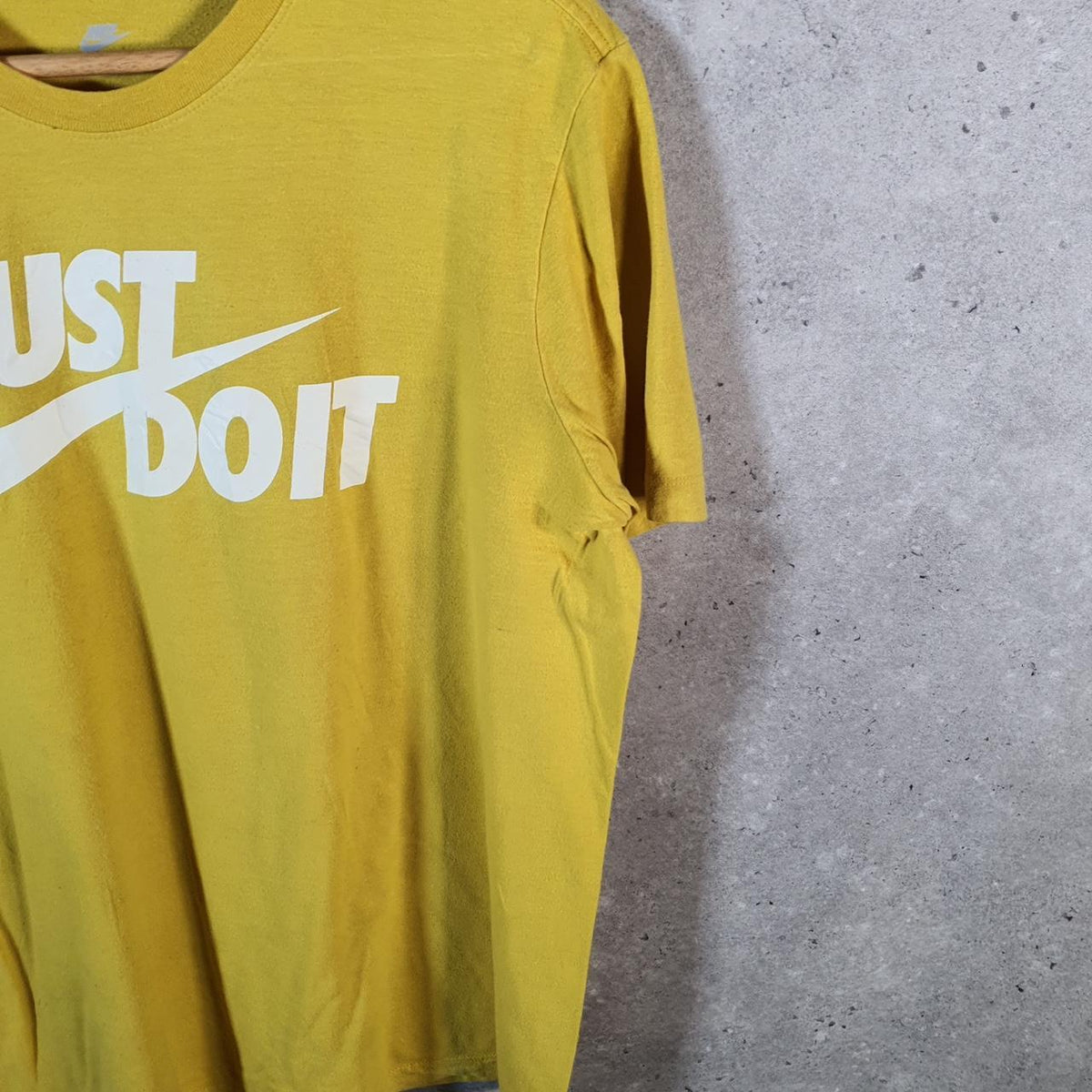 Vintage Nike Spellout Just Do It T Shirt Men’s Medium Yellow Logo Swoosh Athletic