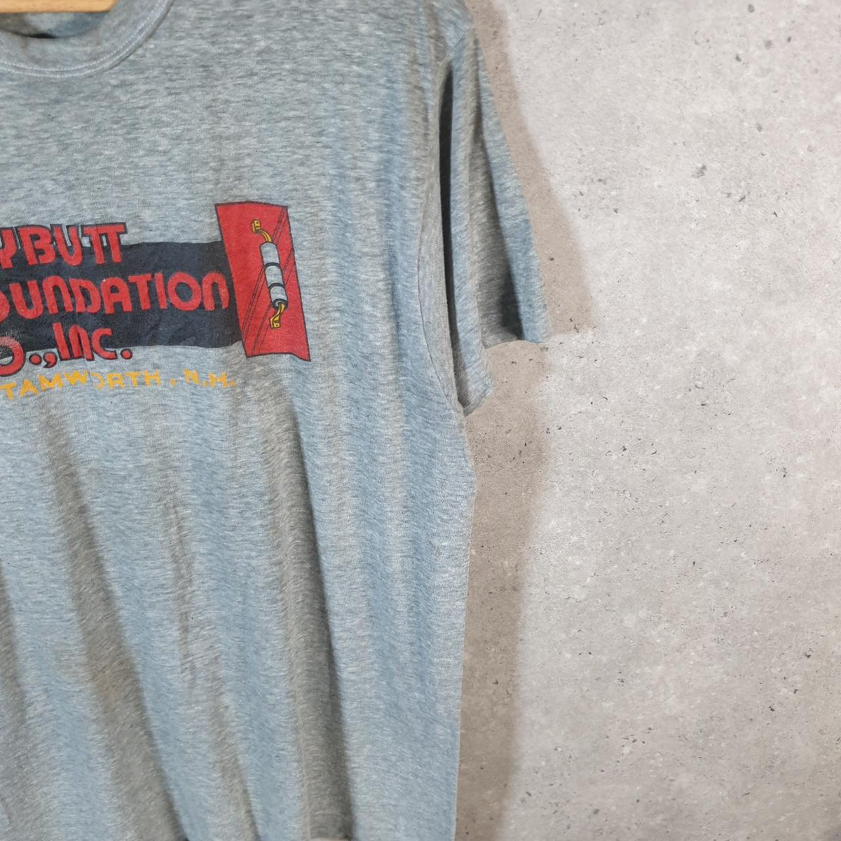 Vintage Hanes Babbitt Foundation Tamworth USA Single Stitch T Shirt Men’s Medium Grey
