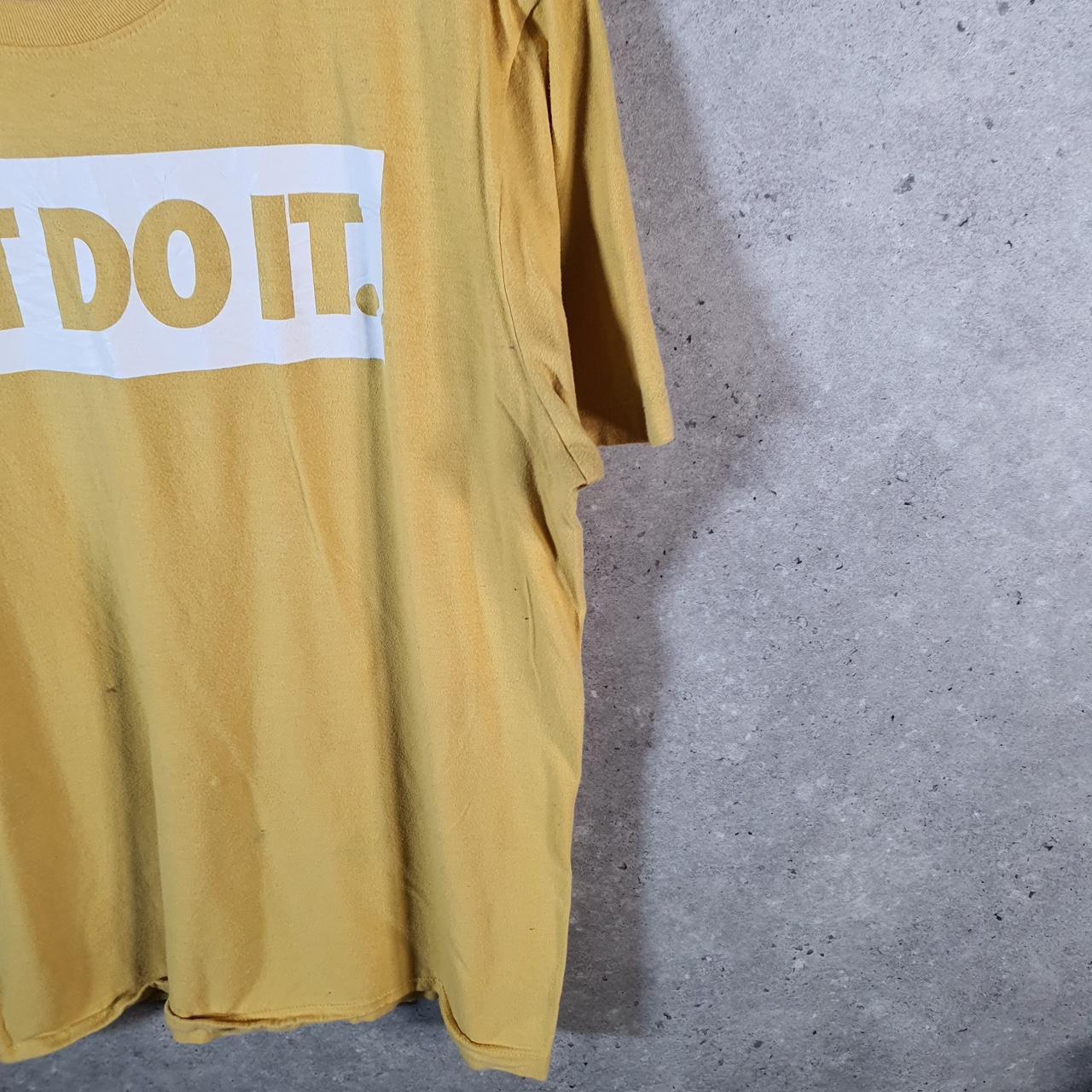 Vintage Nike Just Do It Spellout T Shirt Men’s Medium Yellow Logo Swoosh Athletic