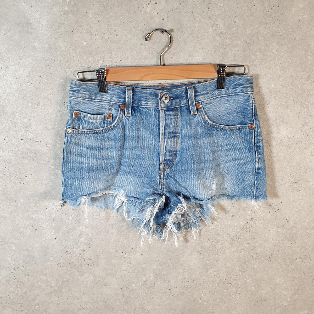 Vintage Levi’s 501 Cut Off Baggy Shorts Jorts Cargo Womens W27 White Relaxed Denim