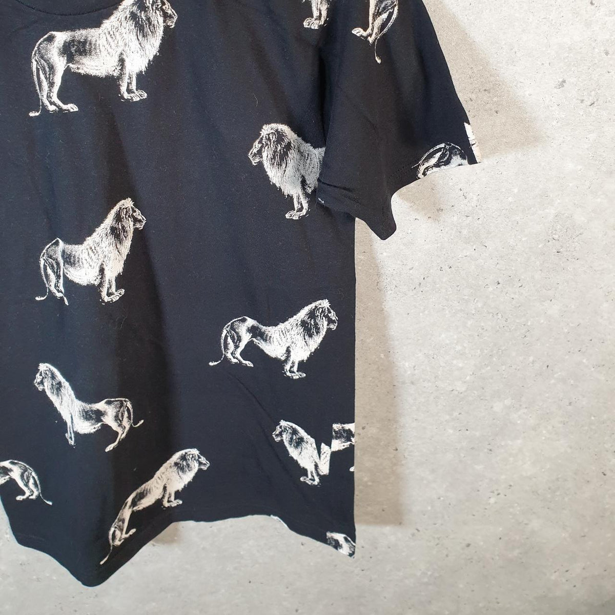 Vintage Stussy Lion All Over Print AOP T Shirt Men’s Small Black Graphic Short Sleeve