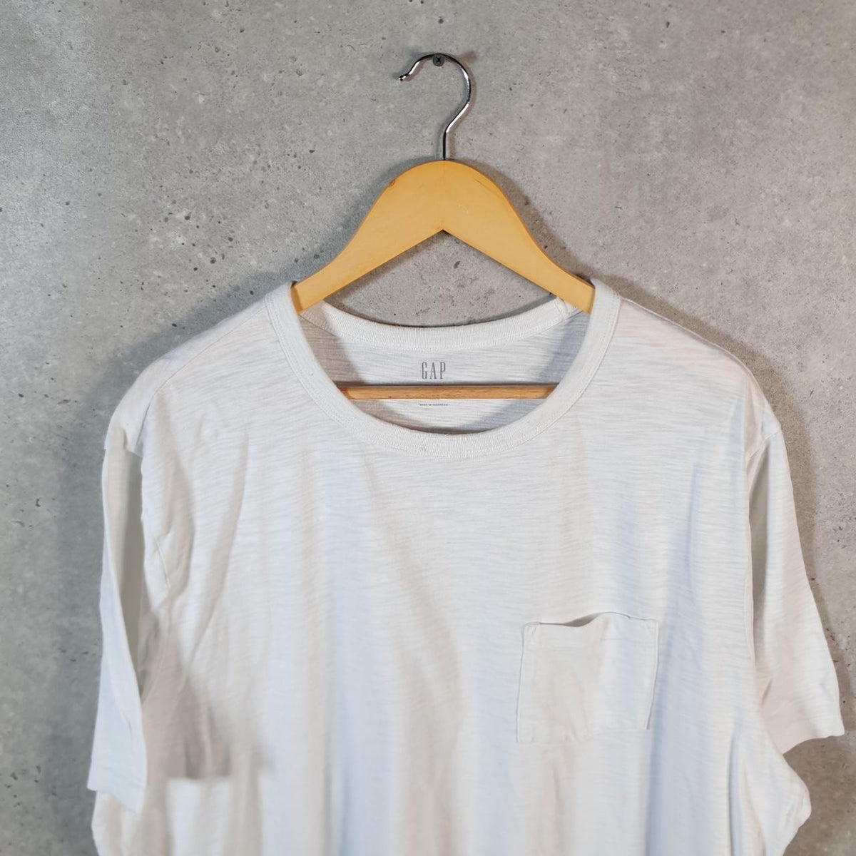 Vintage Gap T Shirt Shirt Men’s 2XL White Pocket Casual Logo Athletic C9902