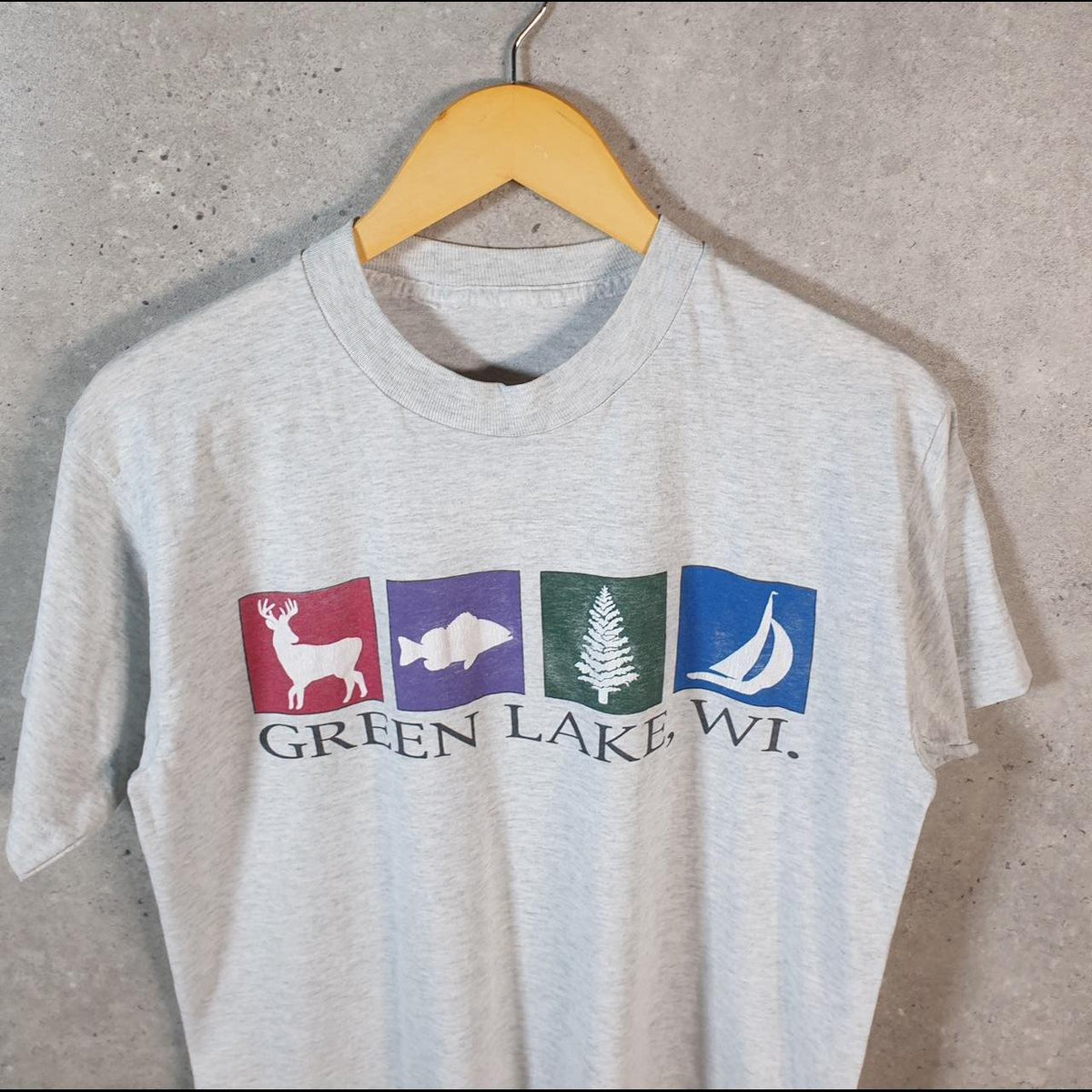 Vintage Green Lake WI Deer Fish Tree Boat 90s USA Single Stitch T Shirt Men’s Small Grey C9567