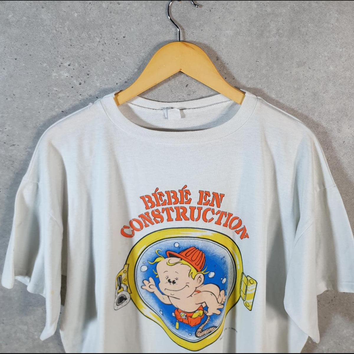 Vintage Baby In Construction Graphic USA 90s Single Stitch T Shirt Men’s Medium White C8914