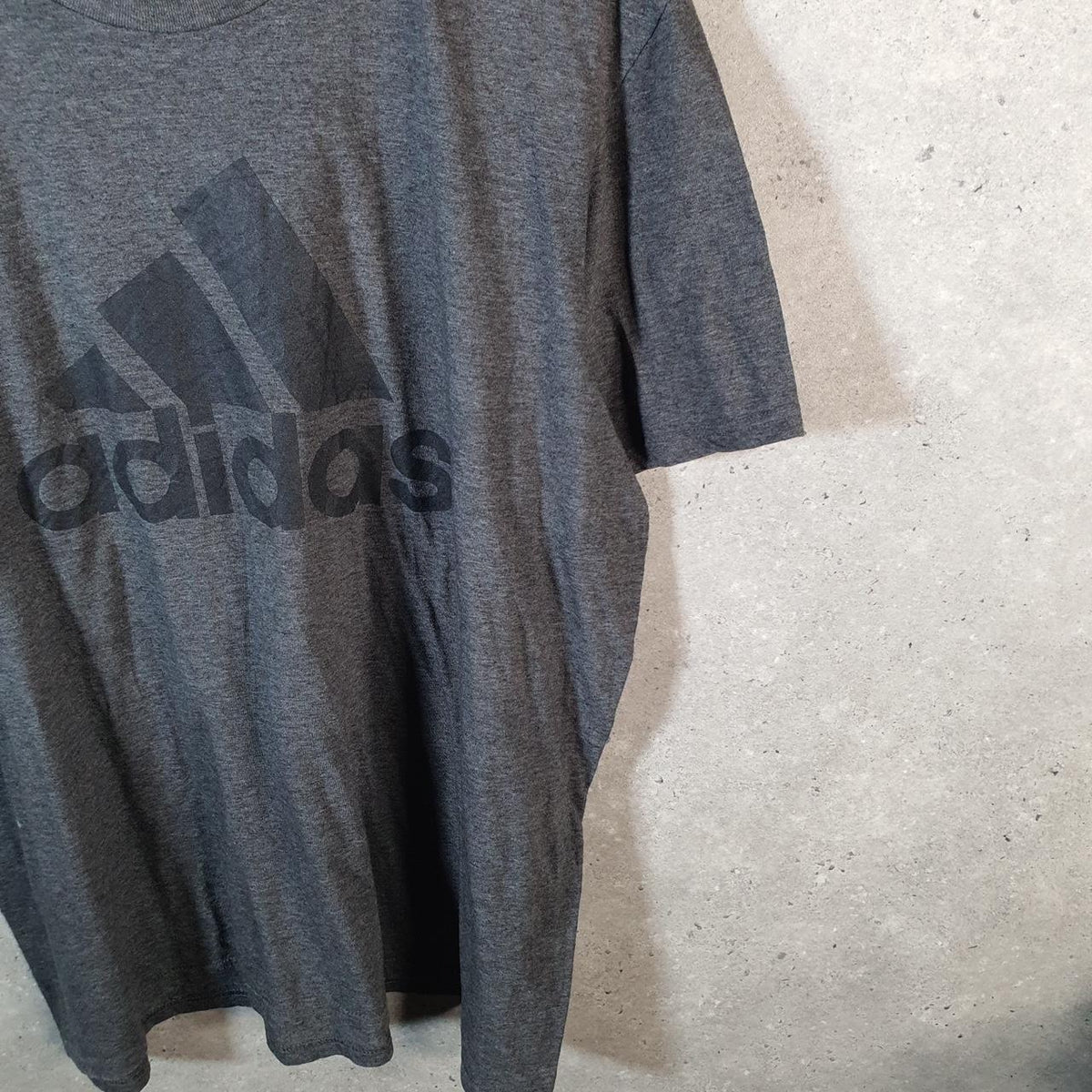 Vintage Adidas Go To Performance Tee T Shirt Men’s 2XL Grey Three Stripes Logo Athletic