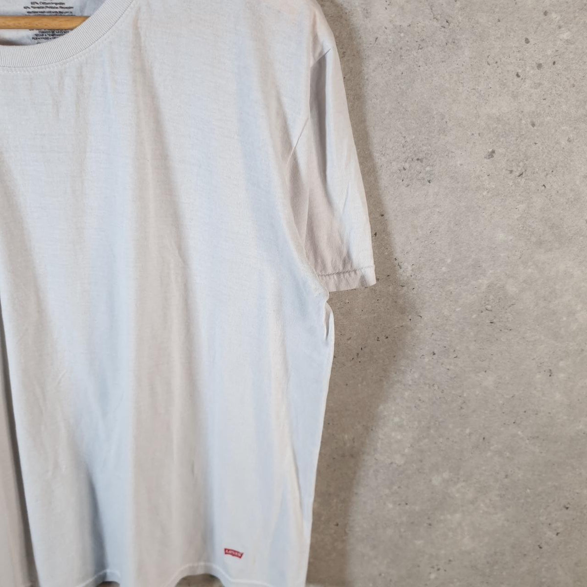 Vintage Levis Spellout T Shirt Shirt Men’s XS White Logo Athletic Casual
