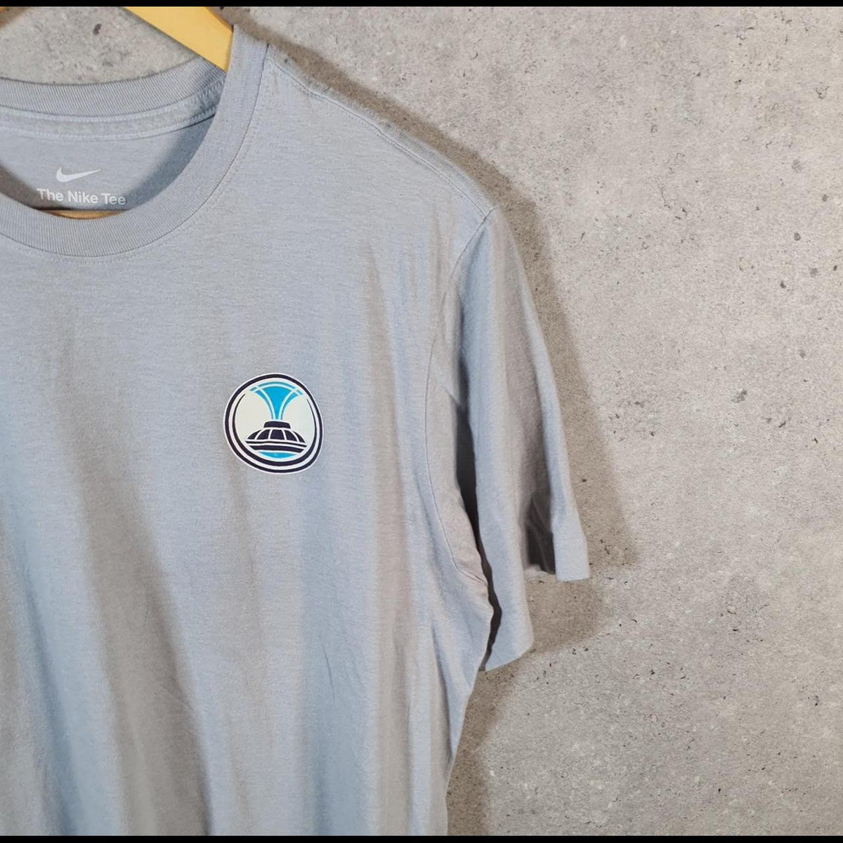 Vintage Nike Graphic Spellout T Shirt Men’s Medium Grey Swoosh Athletic