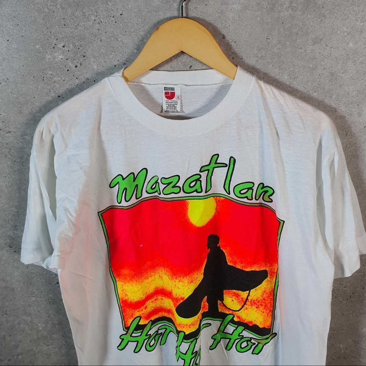 Vintage Yazbeh Mazatlan Hot Hot Surfing 90s USA Single Stitch T Shirt Men’s Small White
