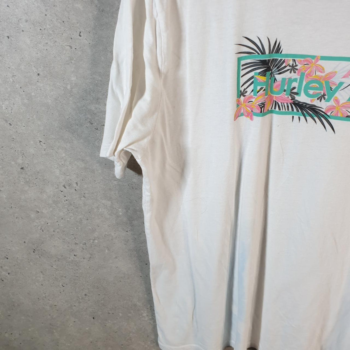 Vintage Hurley Graphic T Shirt Men’s White Medium Casual Sports Logo Athletic