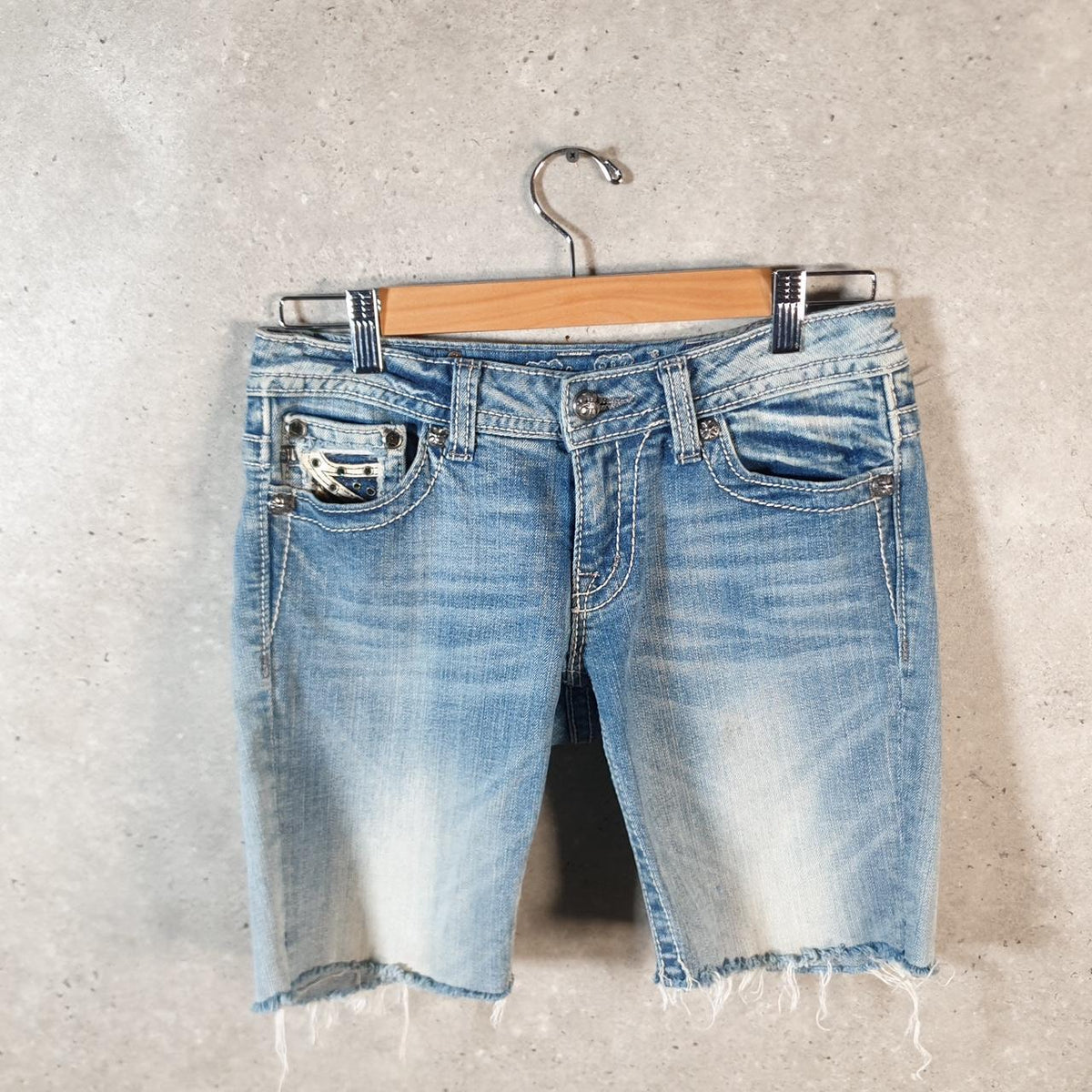 Vintage Miss Me Baggy Y2K Hip Hop Jeans Shorts Jorts Womens W28 Blue Denim Low Rise
