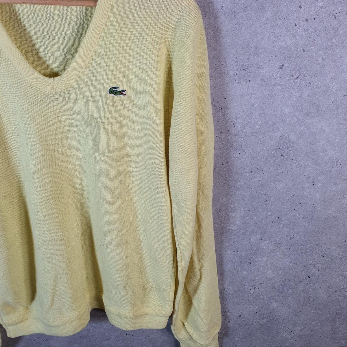 Vintage Izod Lacoste Sweatshirt Men’s Medium Yellow Pullover Logo Y2K Jumper Logo