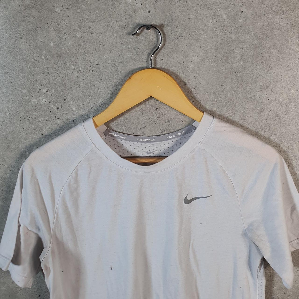 Vintage Nike Dri Fit Running T Shirt Shirt Men’s Medium White Logo Athletic C9751