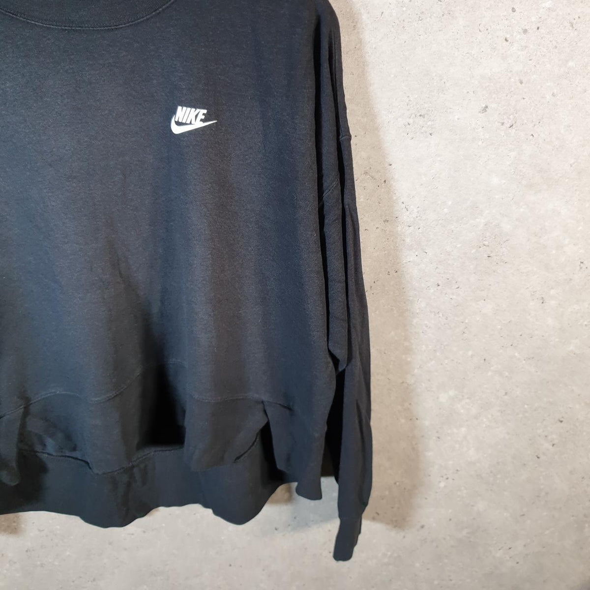 Vintage Nike Club Embroidered Sweatshirt Womens Medium Black Swoosh Y2K Pullover Logo