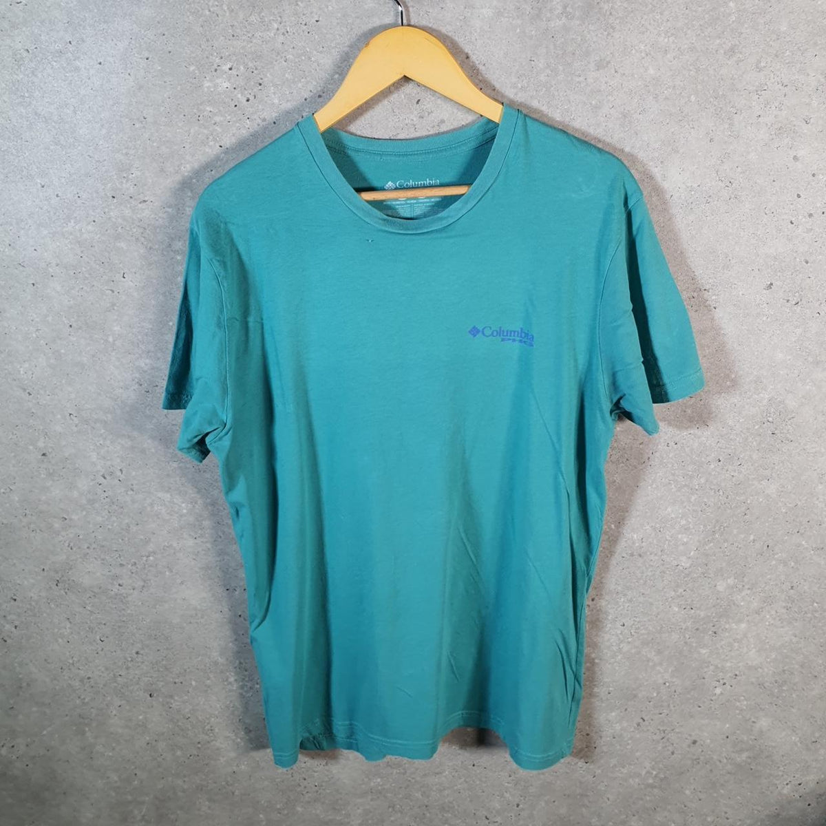 Vintage Columbia Perfomance Hunting Gear USA Flag T Shirt Men’s Large Blue Athletic