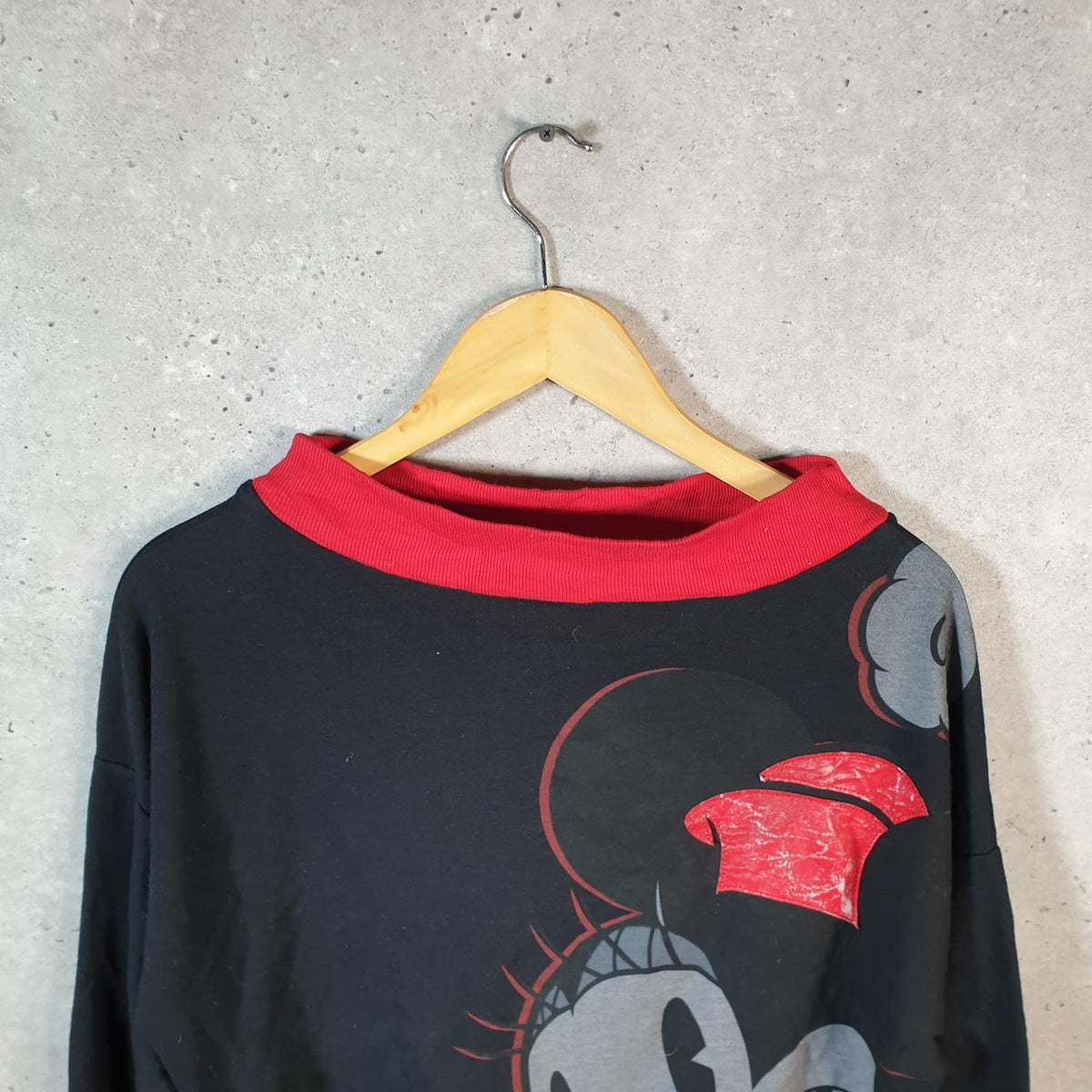 Vintage Disney Mickey Mouse Long Sweatshirt Womens Medium Black USA Graphic Crewneck Big Fish Vintage