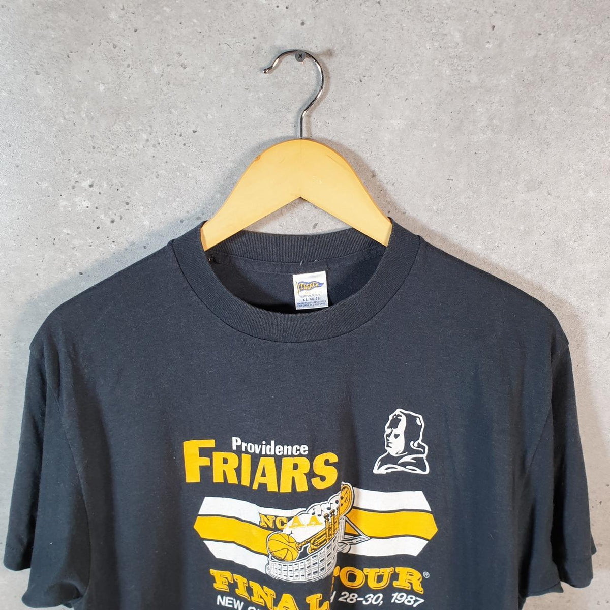 Vintage Trench Providence Friars Final four 1987 New Orleans Single Stitch T Shirt Men’s XL Black