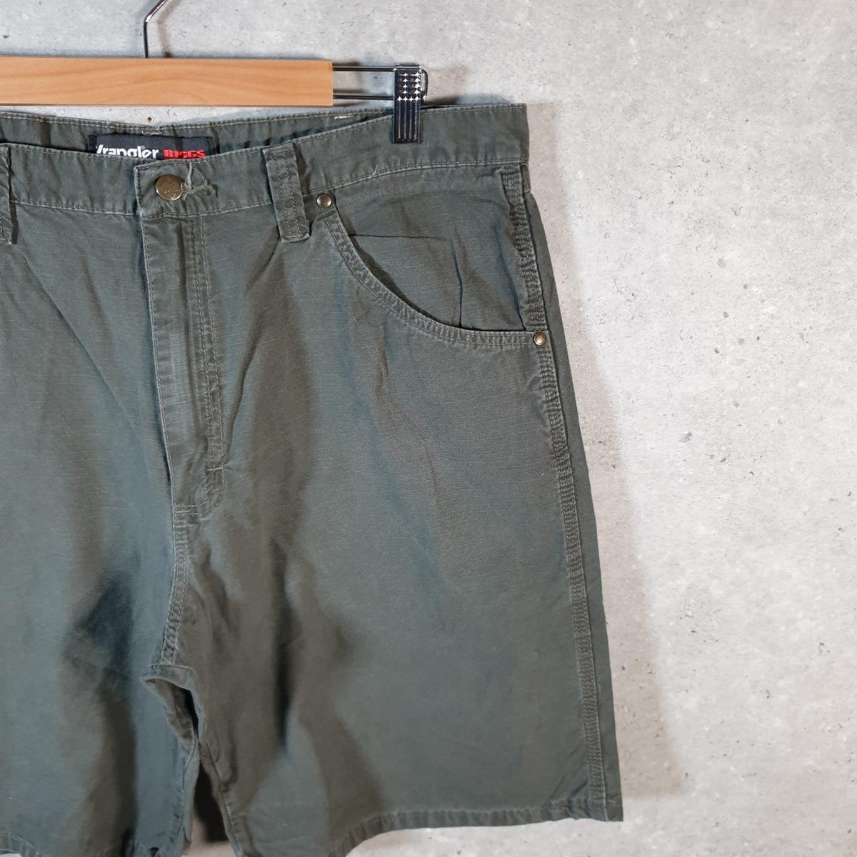 Vintage Wrangler Shorts Jorts Cargo Men’s W38 Relaxed Khaki Green Baggy Cotton