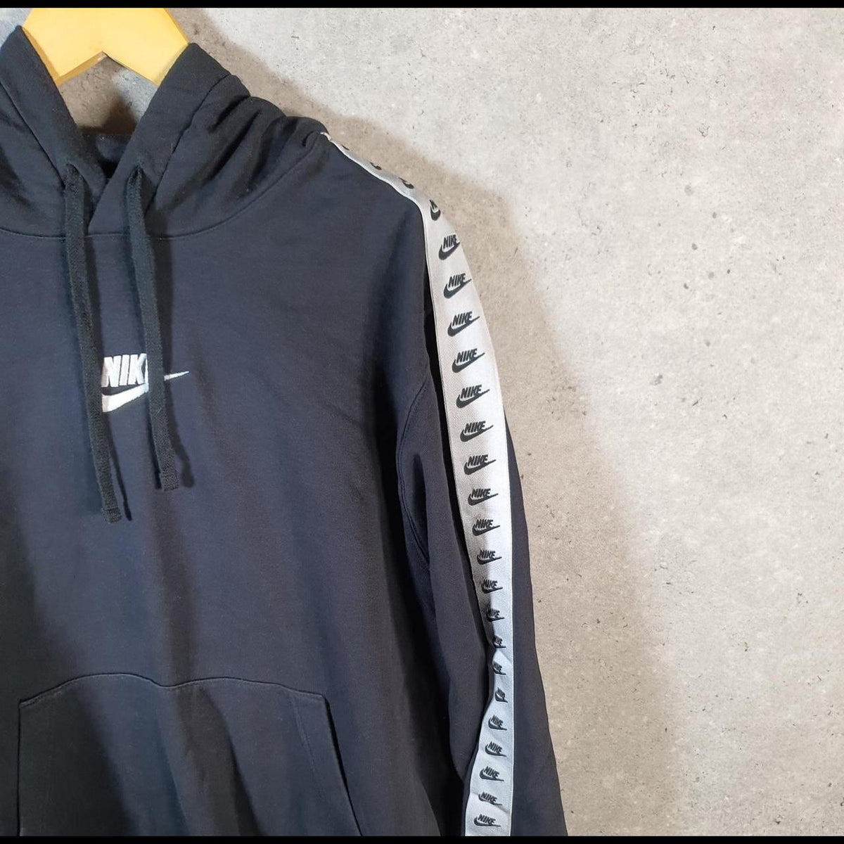 Vintage Nike Club Hoodie Men’s Large Black Centre Swoosh Y2K Pullover Sweatshirt Logo
