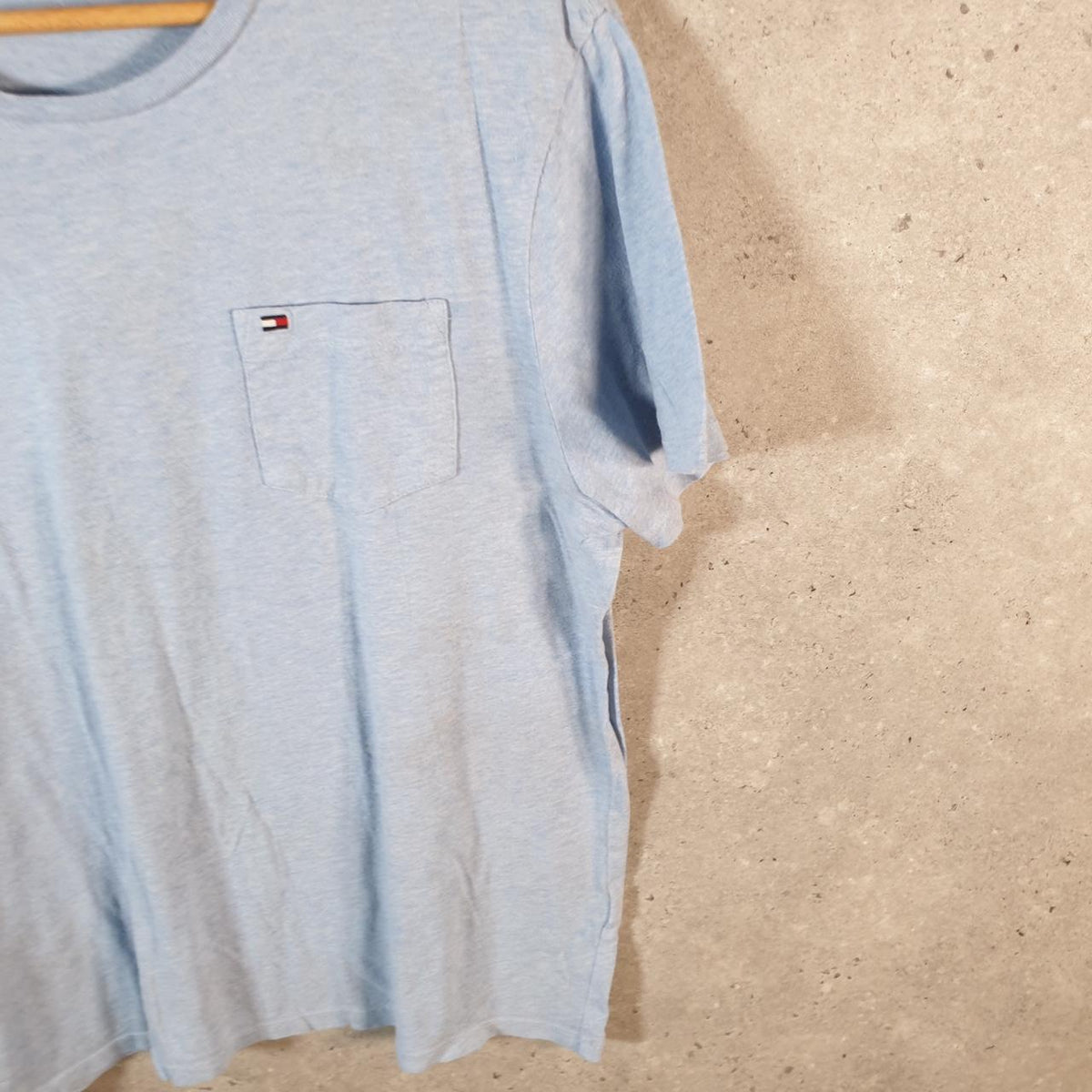 Vintage Tommy Hilfiger T Shirt Men’s Medium Blue Classic Fit Embroidered Logo