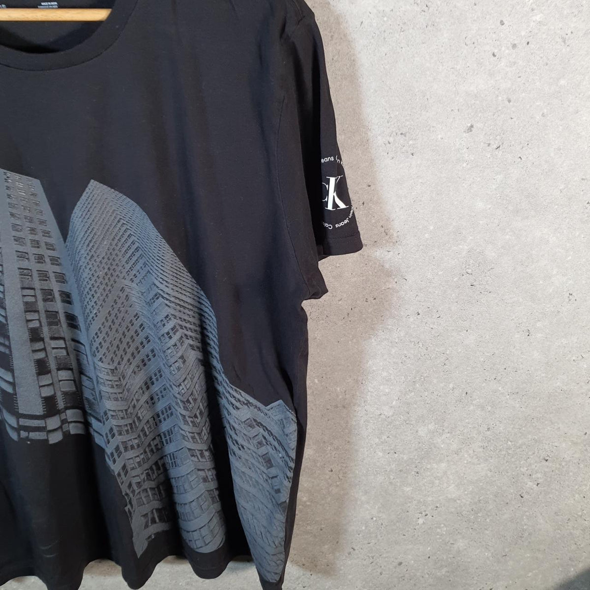 Vintage Calvin Klein Sky rise High Skyscraper T Shirt Men’s Large Black Casual Sports