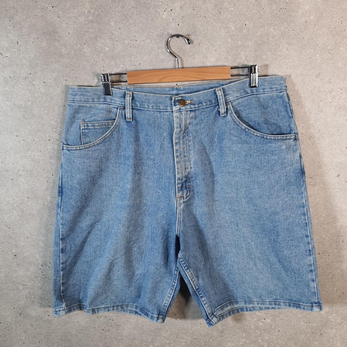 Vintage Wrangler Baggy Shorts Jorts Cargo Men’s W38 Blue Relaxed Denim Big Fish Vintage