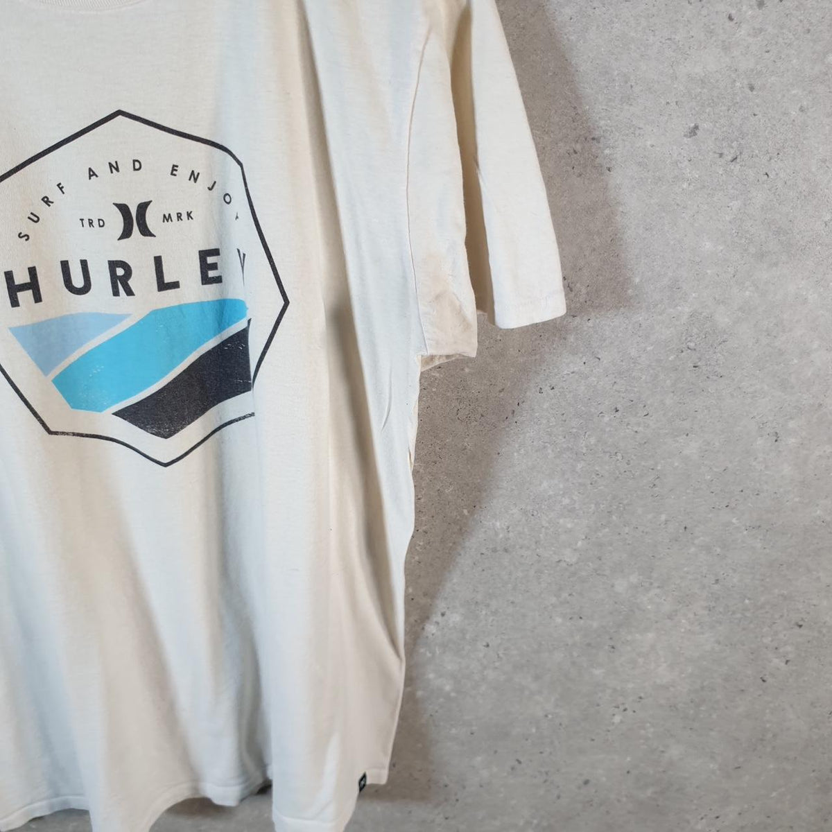 Vintage Hurley Graphic T Shirt Men’s White Medium Casual Sports Logo Athletic