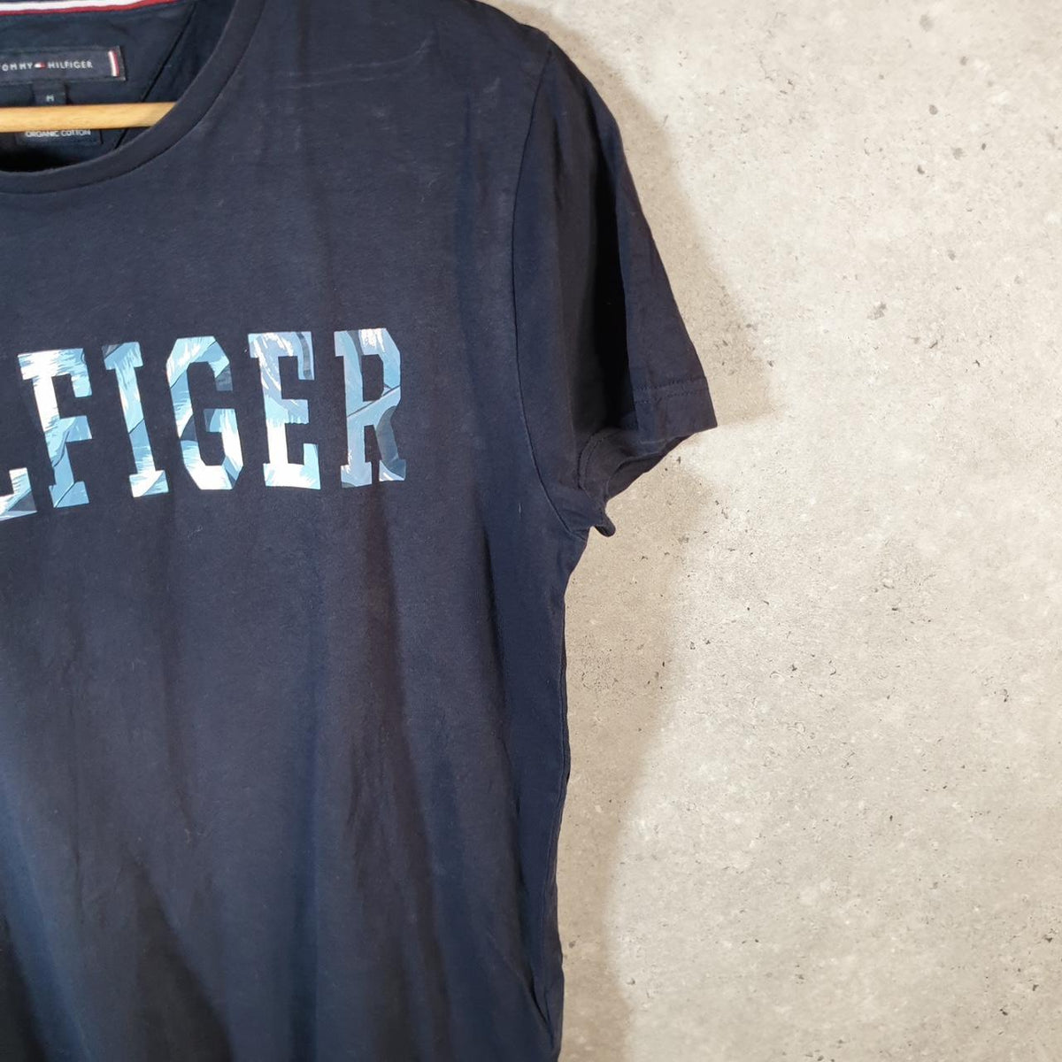 Vintage Tommy Hilfiger Spellout T Shirt Men’s Medium Navy Blue Organic Cotton Logo