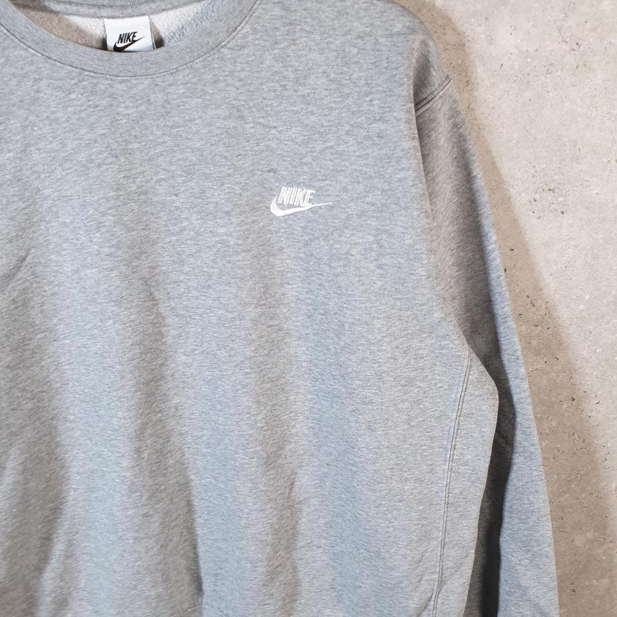 Vintage Nike Club Embroidered Sweatshirt Men’s Medium Grey Swoosh Y2K Pullover Logo