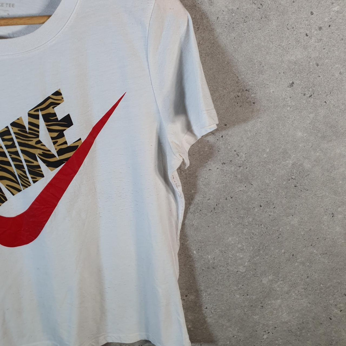 Vintage Nike Spellout T Shirt Men’s Medium White Logo Swoosh Skinny Fit Athletic