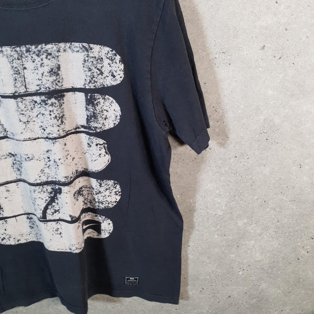 Vintage Nike T Shirt Men’s Medium Black Printed Centre Single Swoosh Logo Athletic