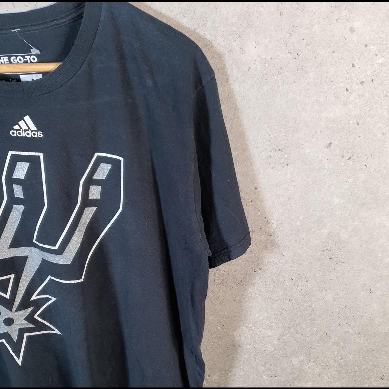 Vintage Adidas Go To San Antonio Spurs T Shirt Men’s Large Black Three Stripes Logo Athletic