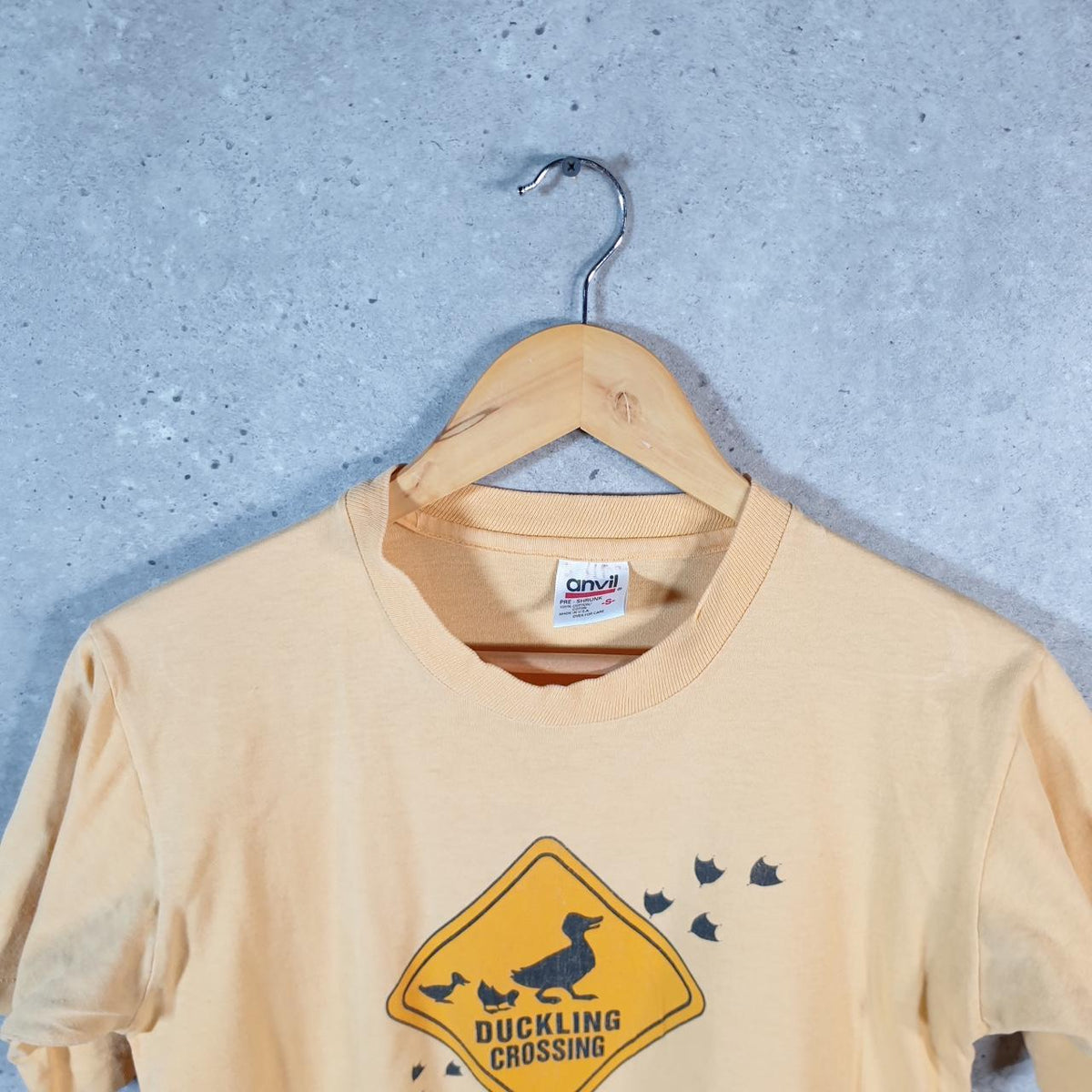 Vintage Anvil USA Duckling Crossing Boston 90s Single Stitch T Shirt Men’s Small Yellow Big Fish Vintage