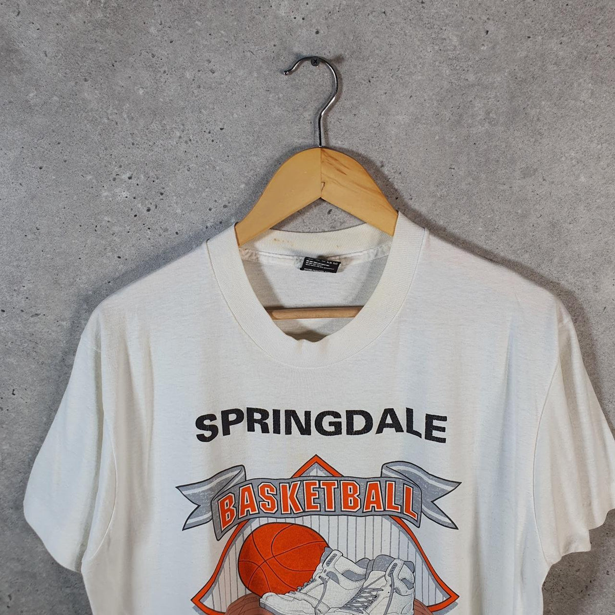 Vintage Fruit of the Loom USA Springdale Basketball Bulldogs Single Stitch T Shirt Men’s Large White Big Fish Vintage