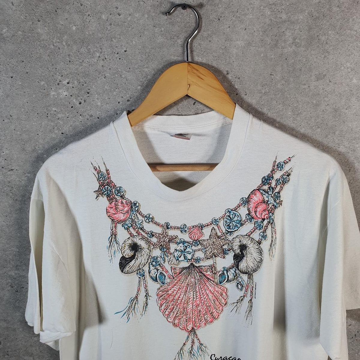 Vintage Fruit of the Loom Curacoa Graphic Single Stitch T Shirt Men’s Large White Big Fish Vintage
