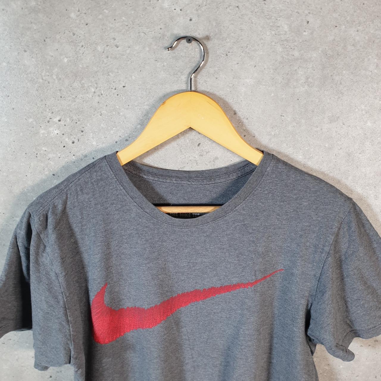 Vintage Nike T Shirt Shirt Men’s Medium Grey Logo Swoosh Athletic C9603