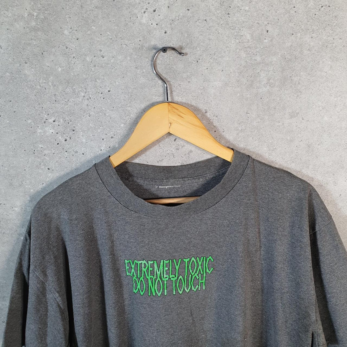 Vintage Extremely Toxic do Not Touch 90s USA Single Stitch T Shirt Men’s Small Grey Big Fish Vintage