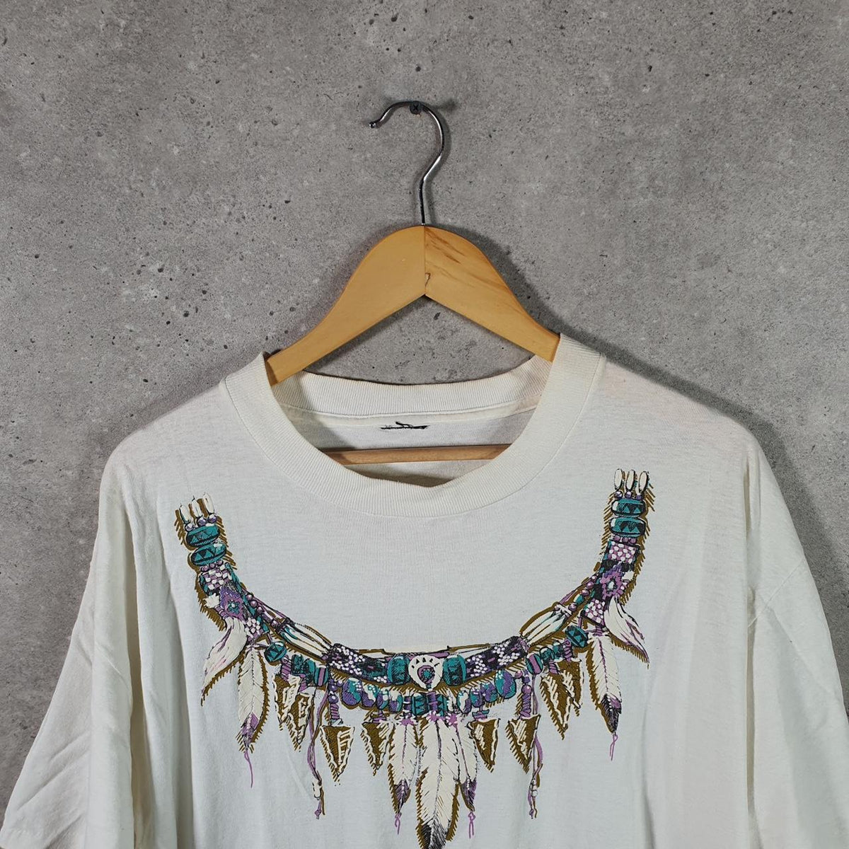 Vintage Beads Necklace Graphic 90s USA Single Stitch T Shirt Men’s Medium White Big Fish Vintage