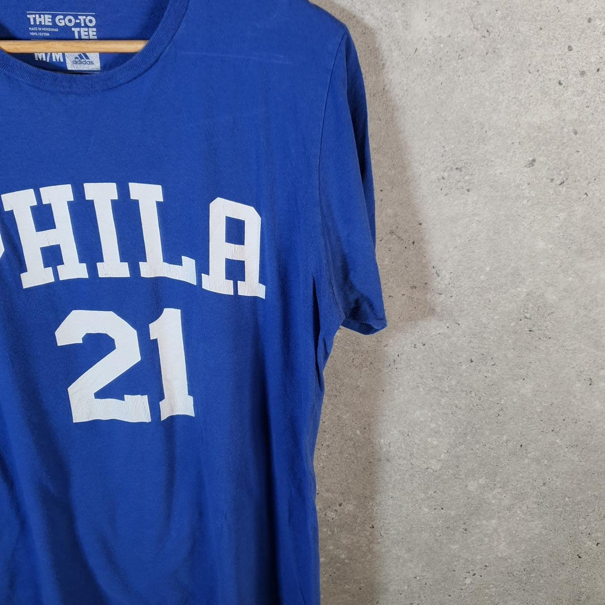 Vintage Adidas Philadelphia 76Ers NBA T Shirt Men’s Medium Blue Three Stripes Logo Athletic
