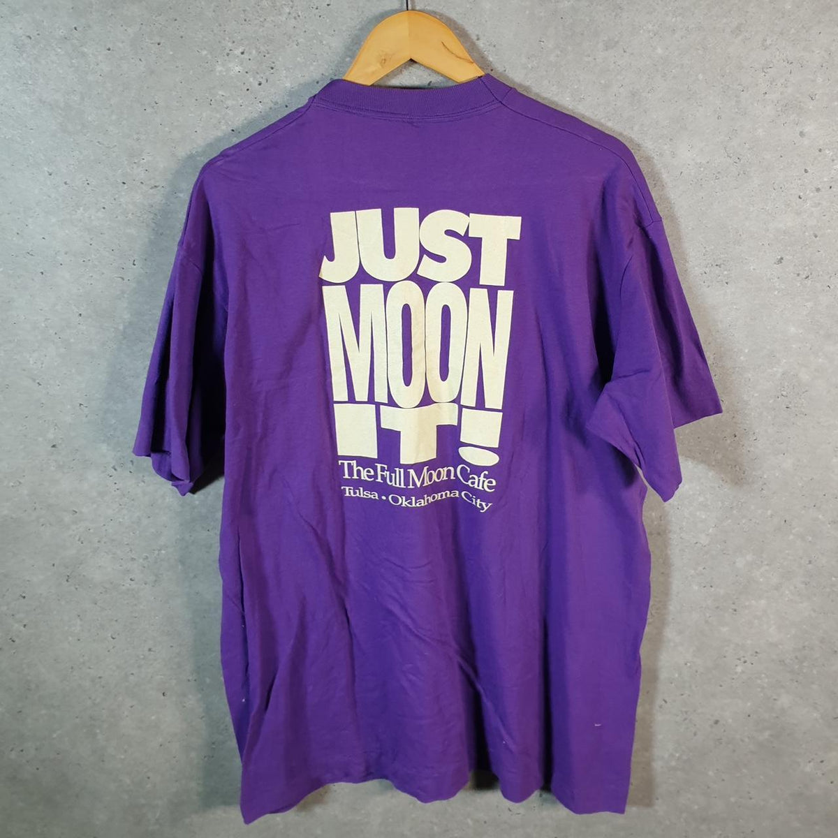 Vintage Fruit of the Loom Full Moon Cafe Oklahoma Tulsa 90s Single Stitch T Shirt Men’s XL Purple C8373