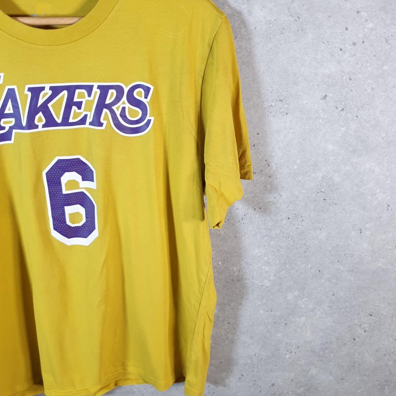 Vintage Nike NBA Los Angeles Lakers LeBron James T Shirt Men’s small Yellow Swoosh Athletic