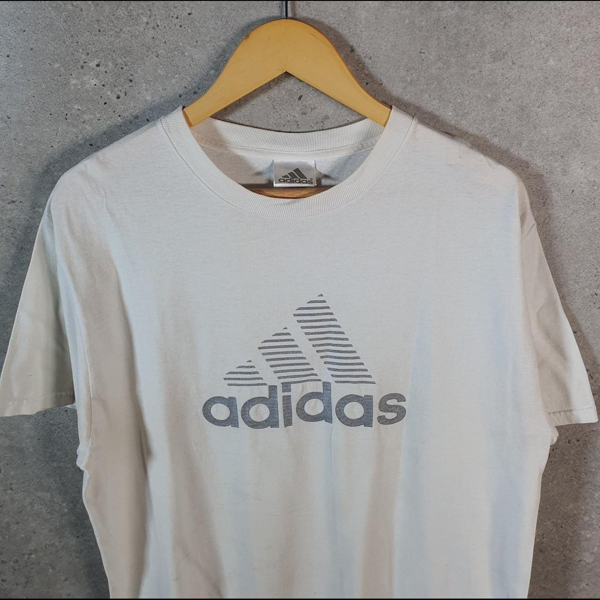 Vintage Adidas Spellout T Shirt Shirt Men’s Medium White Logo Athletic C9668