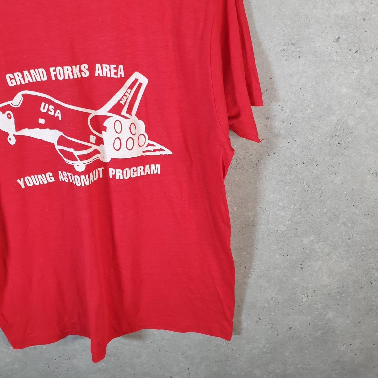 Vintage Screen Stars Grand Forks Astronaut 90s USA Single Stitch T Shirt Men’s Medium Red